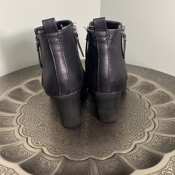 Universal Thread Boots - Picture 2 of 5